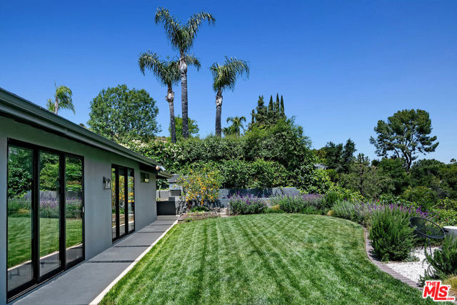 17237 Quesan Place, Encino CA: https://media.crmls.org/mediaz/d0f08298-7700-4e25-83f7-e51b2d08b5bb.jpg
