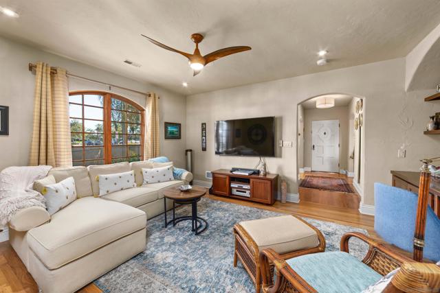 625 4th Street, Coronado CA: https://media.crmls.org/mediaz/d0f090b7-1c50-46eb-86db-823892e02f68.jpg