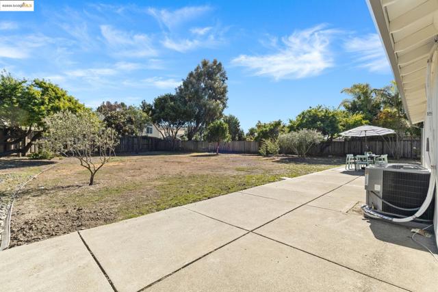 34841 Potomac River Pl, Fremont CA: https://media.crmls.org/mediaz/d0f0ac7d-1941-4ee6-959f-e5d98ea0a19b.jpg
