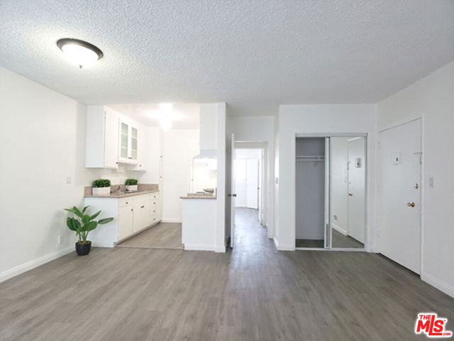 5656 La Mirada Avenue, Los Angeles CA: https://media.crmls.org/mediaz/d0f0c4ad-3c7e-4057-8047-f895fa663629.jpg
