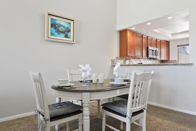 76790 Chrysanthemum Way, Palm Desert CA: https://media.crmls.org/mediaz/d0f0fbde-c6d0-40d6-93d9-59db1cbaef6d.jpg