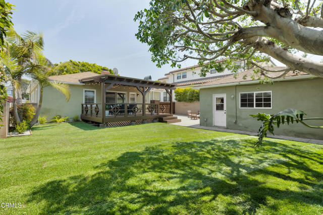 7933 Kenyon Avenue, Los Angeles CA: https://media.crmls.org/mediaz/d0f15c40-5be4-48d5-857b-583306c04639.jpg