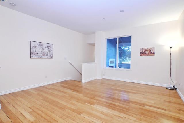 22894 Kingsford Way, Hayward CA: https://media.crmls.org/mediaz/d0f1601d-5d45-4967-995f-a12ea4a006ee.jpg