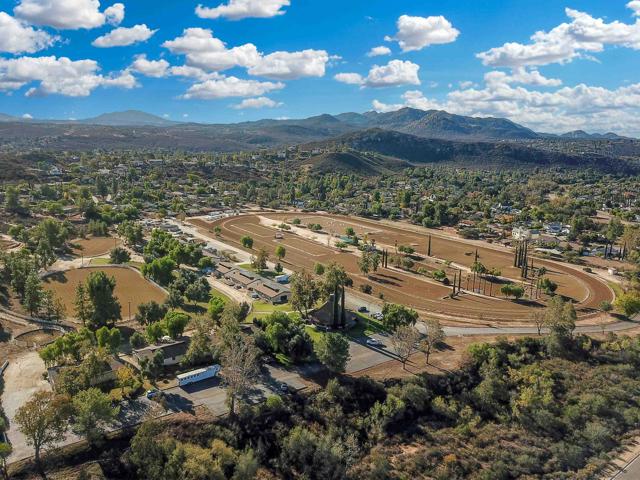 16112 Arena Drive, Ramona CA: https://media.crmls.org/mediaz/d0f2033c-6a36-4c3a-a97d-931b49214577.jpg