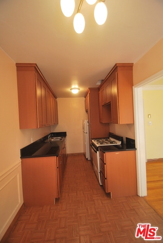 325 PALM Drive, Beverly Hills CA: https://media.crmls.org/mediaz/d0f20e3e-799a-4ff2-8855-1e8ec85a9956.jpg