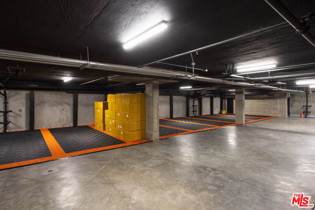547 N Sweetzer Avenue, West Hollywood CA: https://media.crmls.org/mediaz/d0f23c57-662e-42a8-abd8-cb96c3ce11d9.jpg