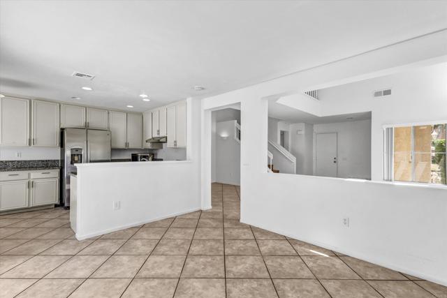 Detail Gallery Image 13 of 31 For 1374 Serena Circle #1,  Chula Vista,  CA 91910 - 3 Beds | 2/1 Baths