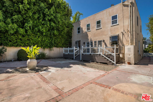 8818 Rangely Avenue, West Hollywood CA: https://media.crmls.org/mediaz/d0f2d4cc-9c7a-4d63-9b90-de477db3e389.jpg
