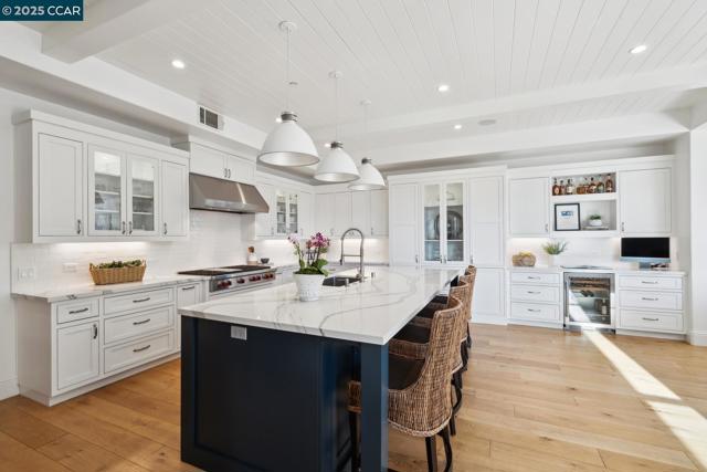 1204 Glen Rd, Lafayette CA: https://media.crmls.org/mediaz/d0f3597d-817c-4377-812c-820c5030504a.jpg