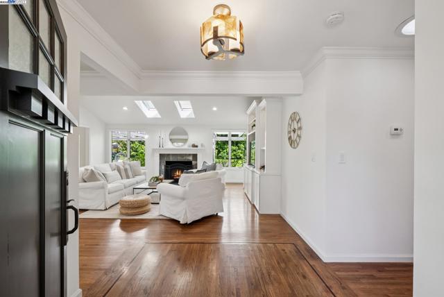 290 Bolla Ave, Alamo CA: https://media.crmls.org/mediaz/d0f38065-3d11-42f8-a596-7e9435b7a917.jpg
