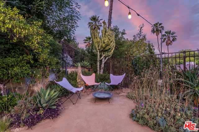 8631 Allenwood Road, Los Angeles CA: https://media.crmls.org/mediaz/d0f3a547-428c-4ca9-a59c-5356ae6b739a.jpg