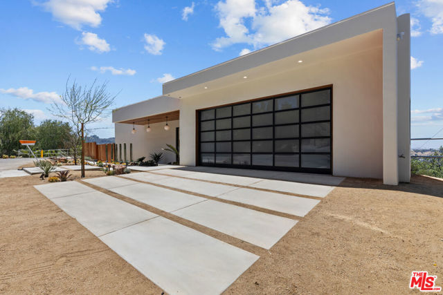 4671 Bedel Street, Woodland Hills CA: https://media.crmls.org/mediaz/d0f52927-17af-4535-82f8-df4dd0f30ff2.jpg