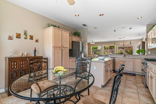 37674 Medjool Avenue, Palm Desert CA: https://media.crmls.org/mediaz/d0f5be5a-b190-4049-89a6-d9b5a78252fd.jpg