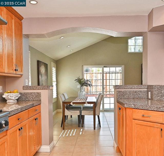 65 Dawn Dr, Pleasant Hill CA: https://media.crmls.org/mediaz/d0f600bd-5ce3-402d-8771-8552f53d5e32.jpg