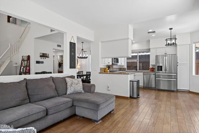 5004 Ladera Vista Drive, Camarillo CA: https://media.crmls.org/mediaz/d0f6510e-950a-46f1-8118-b0c4f22708a5.jpg