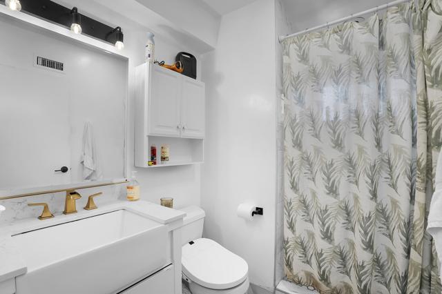 3943 Ingraham St, San Diego CA: https://media.crmls.org/mediaz/d0f6873e-8a1e-4bf6-8774-6284cb5f467b.jpg