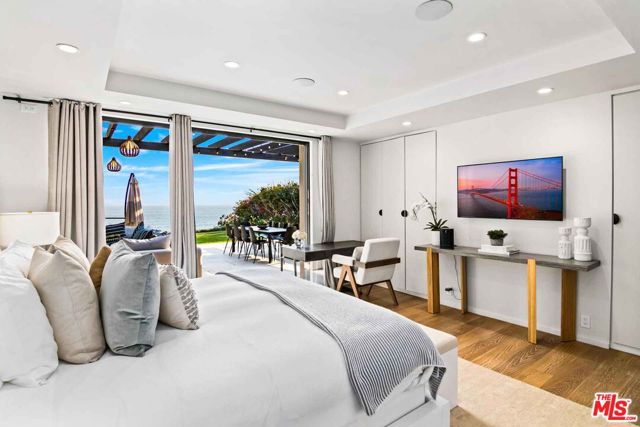 27120 Sea Vista Drive, Malibu CA: https://media.crmls.org/mediaz/d0f68798-885e-4ab4-b113-b7f8420a3627.jpg
