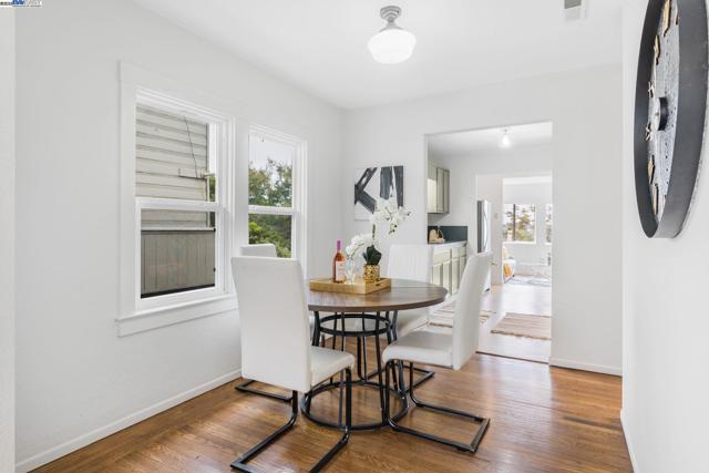 812 Washington Ave, Albany CA: https://media.crmls.org/mediaz/d0f6d030-7a68-4782-a73f-5cceeeb014d1.jpg