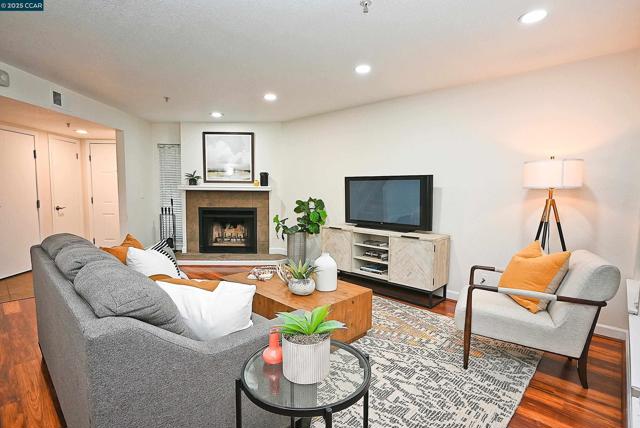 3279 Mt Diablo Court, Lafayette CA: https://media.crmls.org/mediaz/d0f72c5c-05ad-4347-8bc8-e7ca6e550fb9.jpg