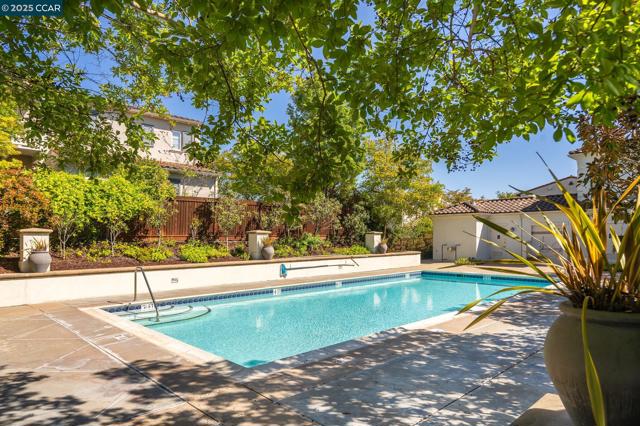 9752 Belladonna Dr, San Ramon CA: https://media.crmls.org/mediaz/d0f74a4a-0e4a-4015-ad20-a15dfa6c6df1.jpg