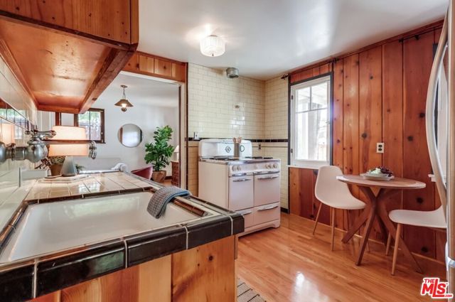 1105 E Claremont Street, Pasadena CA: https://media.crmls.org/mediaz/d0f76885-9e45-4dbf-93f0-d85318a425e2.jpg