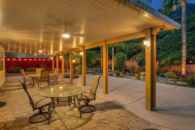 23860 Hollingsworth Dr, Murrieta CA: https://media.crmls.org/mediaz/d0f7f92e-0643-41f1-bc37-6a746bac9a5e.jpg