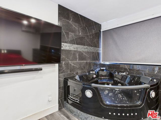 4942 Marmol Drive, Woodland Hills CA: https://media.crmls.org/mediaz/d0f840ca-c01e-444b-b7c5-8e477d525610.jpg
