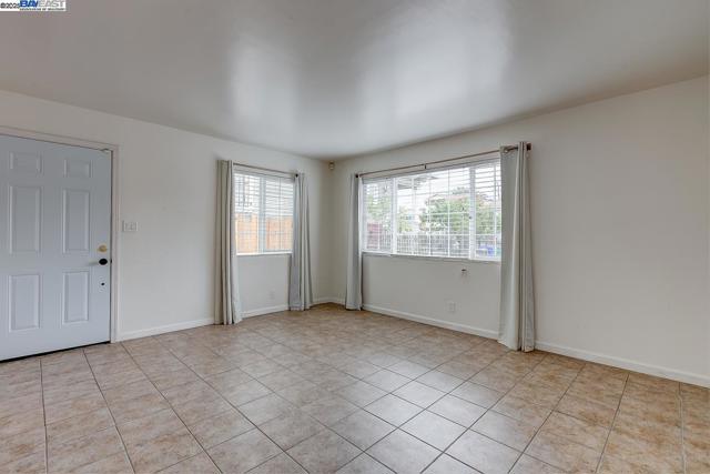 723 Apgar St, Oakland CA: https://media.crmls.org/mediaz/d0f8b707-a612-4d81-a899-41b8d3b4f8d6.jpg