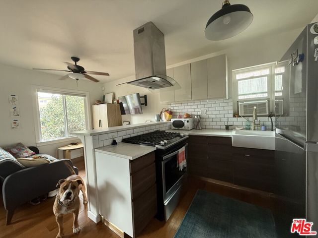 710 Stepney Street, Inglewood CA: https://media.crmls.org/mediaz/d0f8f211-37b0-4936-891f-194159b16c3e.jpg