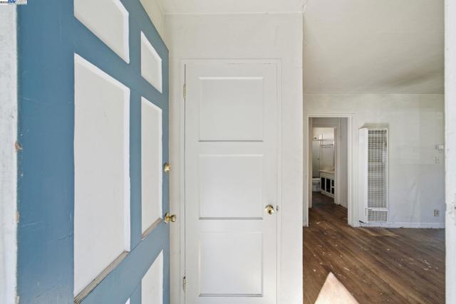 17472 Via Segundo, San Lorenzo CA: https://media.crmls.org/mediaz/d0f912a1-8bf1-4ec8-b283-1a1e6e44360d.jpg