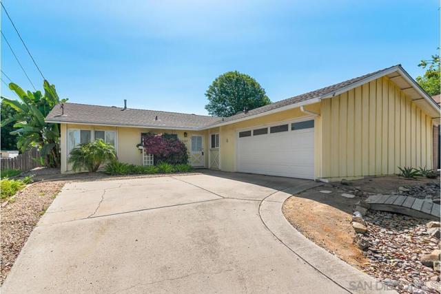 6387 Lake Badin Ave, San Diego CA: https://media.crmls.org/mediaz/d0f9279d-f2a9-474b-8ee0-33d2424191a3.jpg