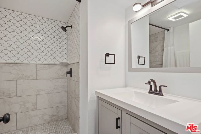 4329 Redwood Avenue, Marina del Rey CA: https://media.crmls.org/mediaz/d0f965f9-de1b-4b9b-bbe8-1bea9241e31d.jpg