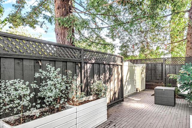 2101 Valparaiso Avenue, Menlo Park CA: https://media.crmls.org/mediaz/d0fa0d69-8754-4ff9-b951-2341807f5548.jpg