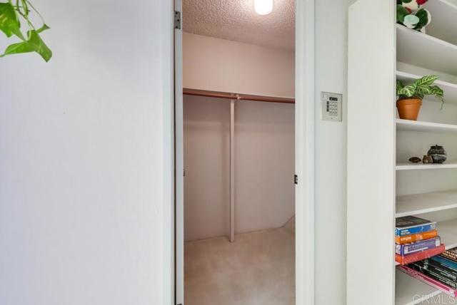 Detail Gallery Image 27 of 37 For 1762 Locust St #4,  San Diego,  CA 92106 - 2 Beds | 2/1 Baths