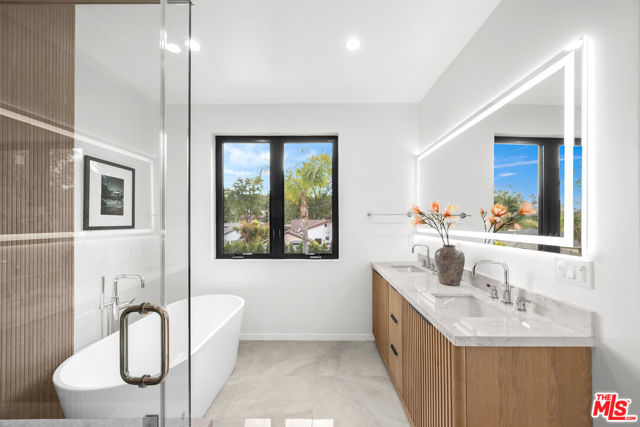 2631 Castle Heights Place, Los Angeles CA: https://media.crmls.org/mediaz/d0fa5c07-57b8-4d3d-a26a-376100d82313.jpg