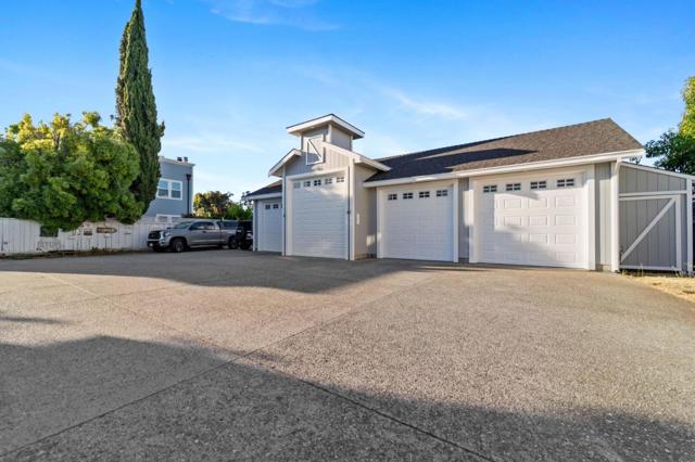 16973 Roberts Road, Los Gatos CA: https://media.crmls.org/mediaz/d0fa7d54-d1d4-4754-a52c-8a45be4d1126.jpg