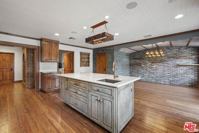 22651 Calvert Street, Woodland Hills CA: https://media.crmls.org/mediaz/d0faaf9c-a4a5-4749-bb77-380e9bd3f1de.jpg
