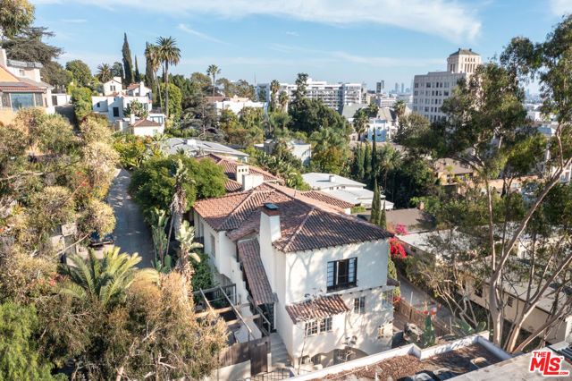 6686 Emmet Terrace, Los Angeles CA: https://media.crmls.org/mediaz/d0fad734-8a37-4c9b-9c3f-490d4524299a.jpg