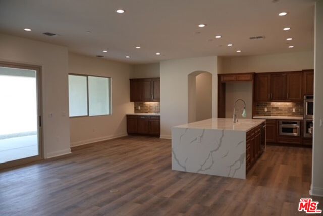 3719 Pathway Court, Bakersfield CA: https://media.crmls.org/mediaz/d0fba601-eab0-45e8-aee4-b3a93a56473c.jpg