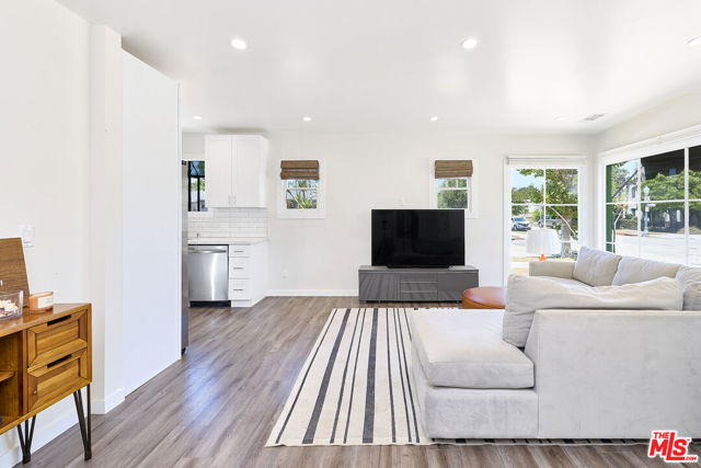 3653 Falcon Avenue, Long Beach CA: https://media.crmls.org/mediaz/d0fc1651-df9a-4c54-8380-996809def98c.jpg