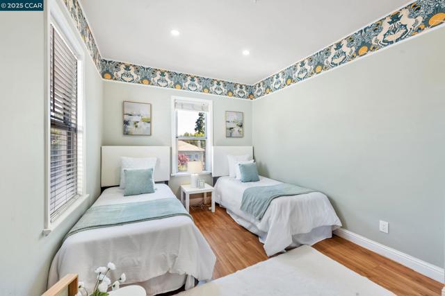 941 45Th St, Oakland CA: https://media.crmls.org/mediaz/d0fc4eef-31d5-4ee6-899a-0d57111e0e85.jpg