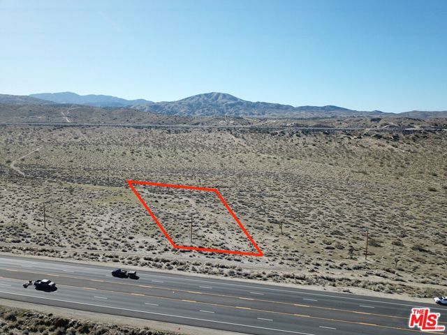 6298 Pearblossom Highway, Palmdale CA: https://media.crmls.org/mediaz/d0fc6b07-f349-41a9-a628-90b9981f2621.jpg
