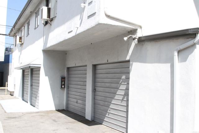 1815 Greenfield, Los Angeles CA: https://media.crmls.org/mediaz/d0fd327d-bc8e-43c3-b386-c47b436aee5b.jpg