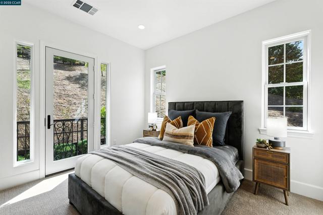 22 W Hill Way, Orinda CA: https://media.crmls.org/mediaz/d0fd6bf9-21c5-474d-a157-c727bd16f3a0.jpg