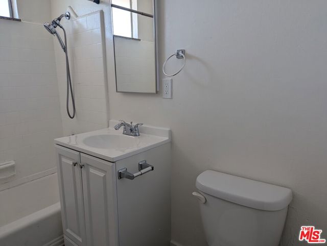 959 S Soto Street, Los Angeles CA: https://media.crmls.org/mediaz/d0fd8b0f-8c21-4ef8-a496-9d832cd59622.jpg