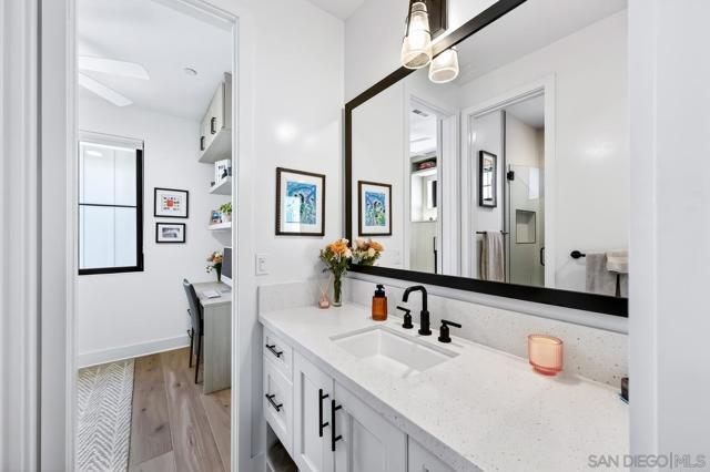 1216 Molara Ln, Encinitas CA: https://media.crmls.org/mediaz/d0fdafa3-8e7b-465d-b51e-4ea2be583c6b.jpg