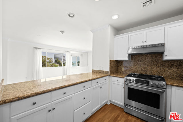 101 California Avenue, Santa Monica CA: https://media.crmls.org/mediaz/d0fe3b7f-2df0-4916-b9c8-98e7cc8d3031.jpg