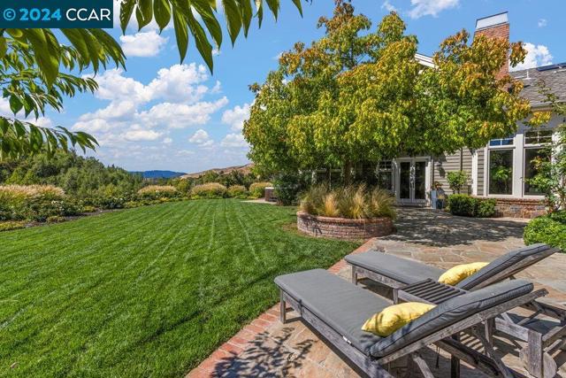 8 Julianna Court, Moraga CA: https://media.crmls.org/mediaz/d0fef773-5bb3-4c2e-9f6b-3ea40c013054.jpg
