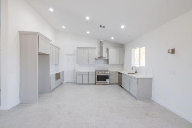7160 Olympic Road, Joshua Tree CA: https://media.crmls.org/mediaz/d0ff7ad0-be22-485a-b149-a01a5b3afd02.jpg