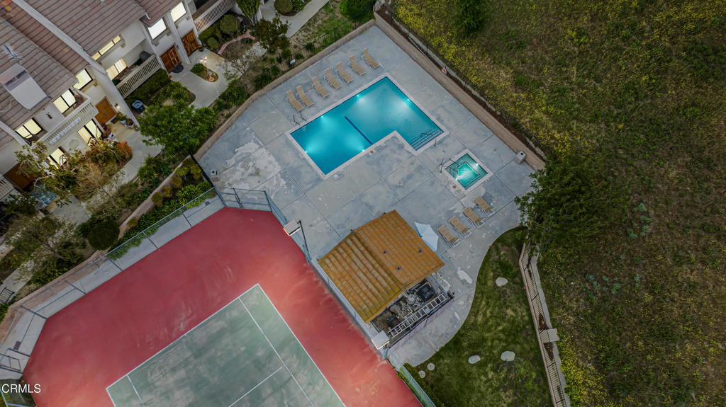 https://media.crmls.org/mediaz/d1004bd9-0d7d-4edb-8847-e1427f76bd2f.jpg?preset=X-Large